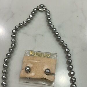 VINTAGE RICHELIEU STRAND LIGHT GRAY PEARL NECKLACE + MATCHING EARINGS